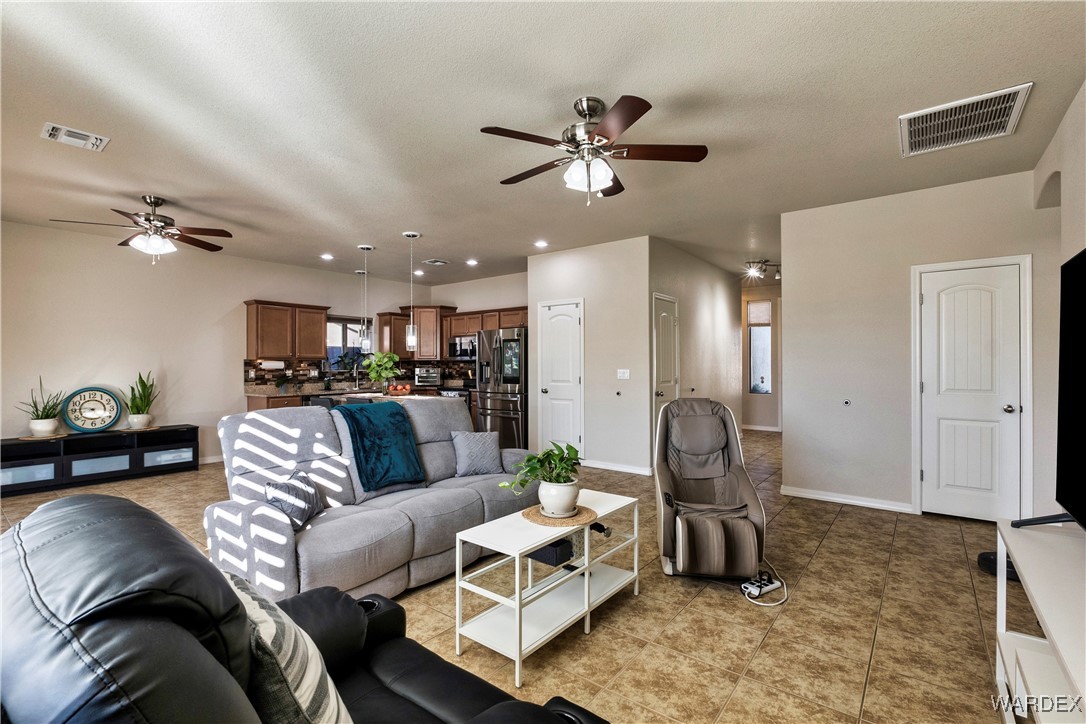 3298 Motherload Road Kingman, AZ 86401 - Photo 30 of 67 Living Room