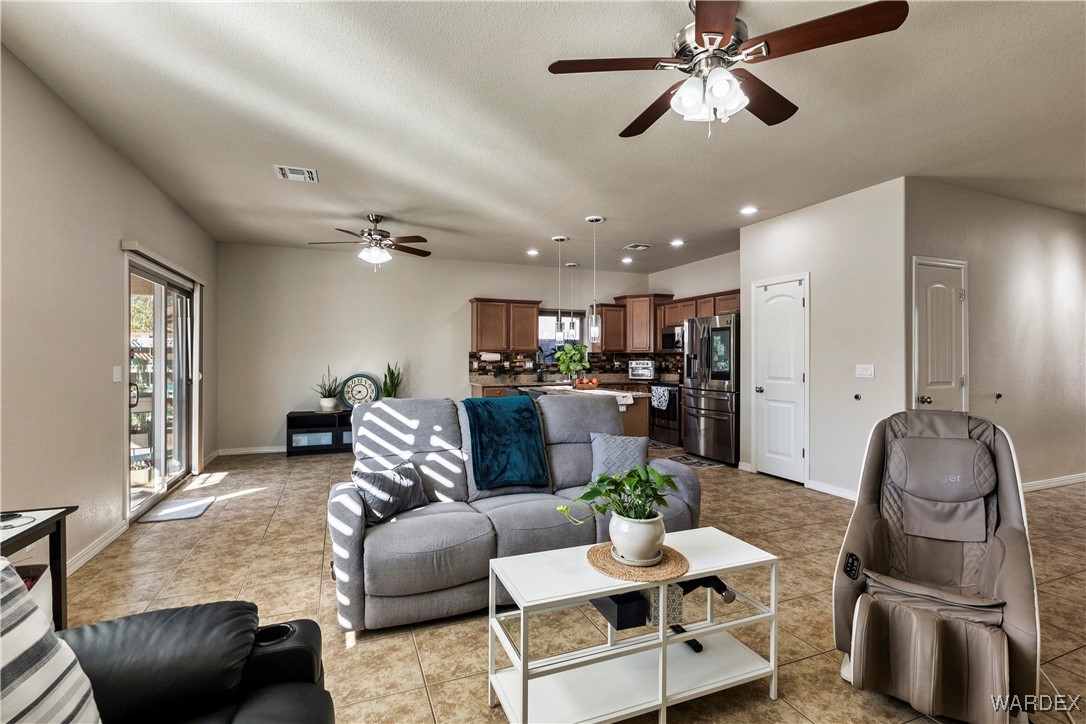 3298 Motherload Road Kingman, AZ 86401 - Photo 31 of 67 Living Room