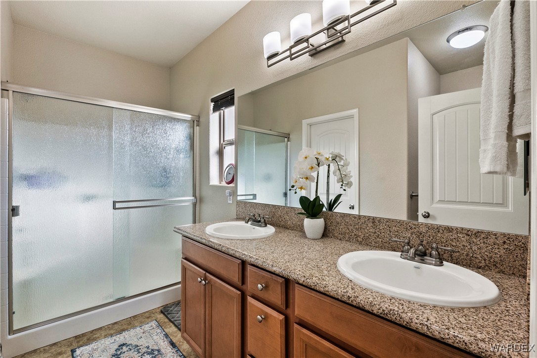 3298 Motherload Road Kingman, AZ 86401 - Photo 37 of 67 Master Bathroom