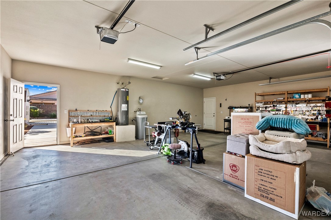 3298 Motherload Road Kingman, AZ 86401 - Photo 40 of 67 Garage