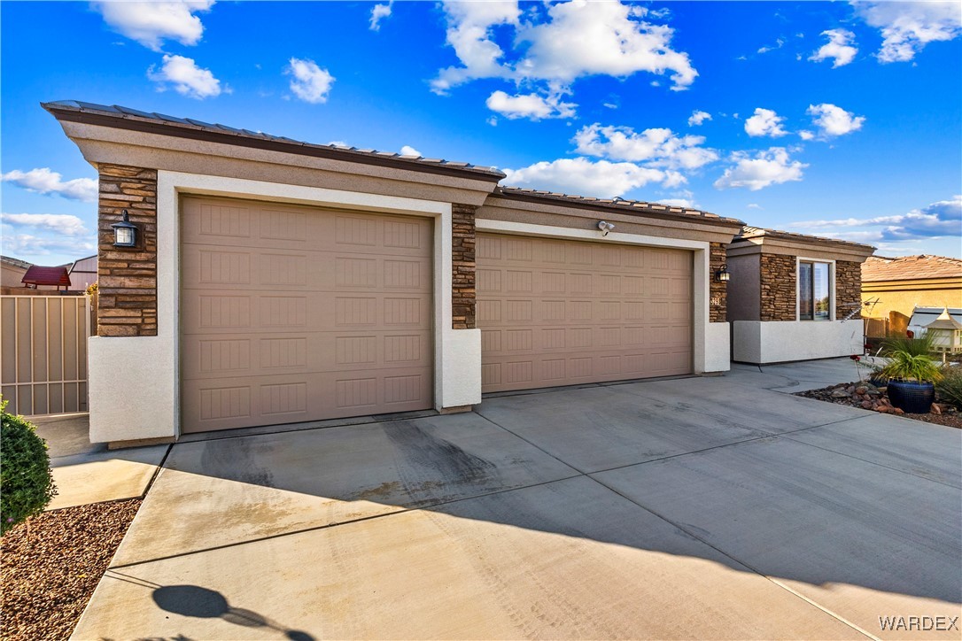 3298 Motherload Road Kingman, AZ 86401 - Photo 4 of 67 Front of Structure