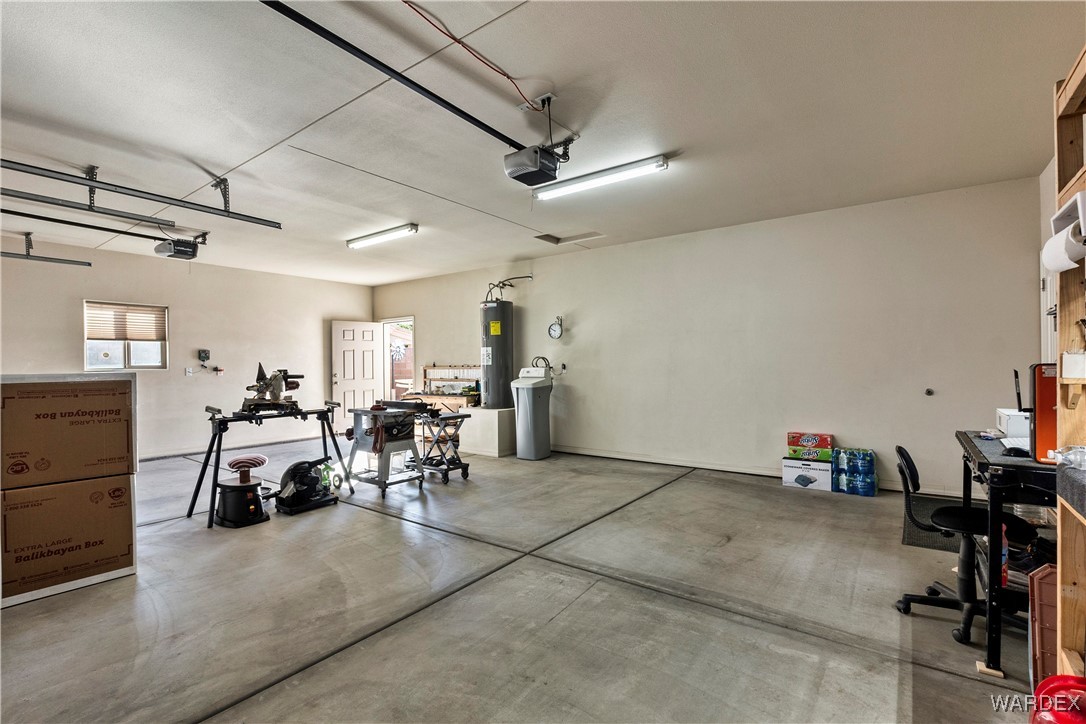 3298 Motherload Road Kingman, AZ 86401 - Photo 41 of 67 Garage