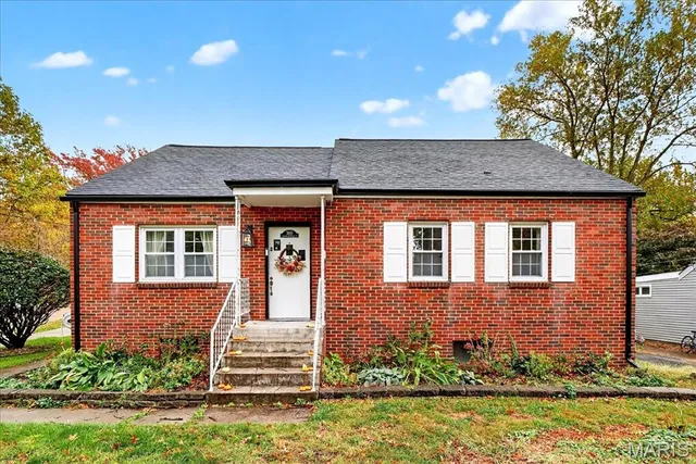 $385,000 | 300 South Charles Street, Edwardsville, IL 62025