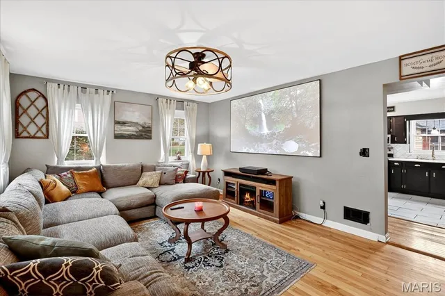 $385,000 | 300 South Charles Street, Edwardsville, IL 62025