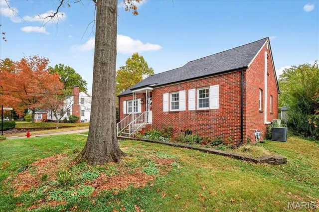 $385,000 | 300 South Charles Street, Edwardsville, IL 62025