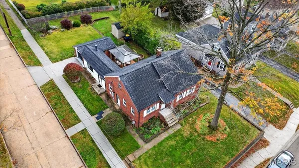 $365,000 | 300 South Charles Street, Edwardsville, IL 62025