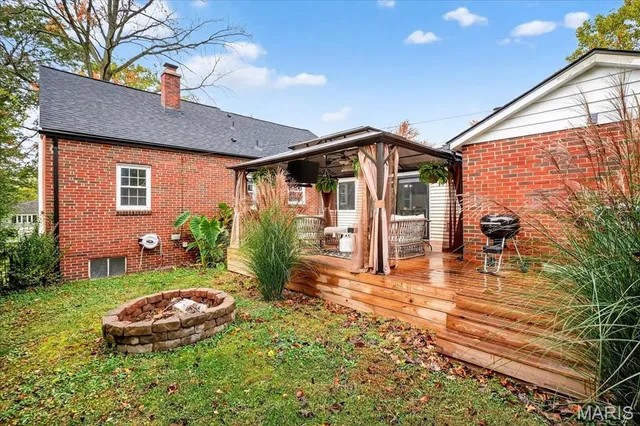 $385,000 | 300 South Charles Street, Edwardsville, IL 62025