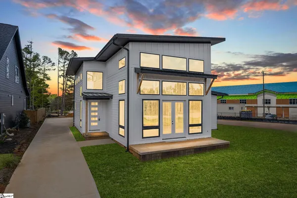 $675,000 | 8 Village Crest Drive, Greenville, SC 29607