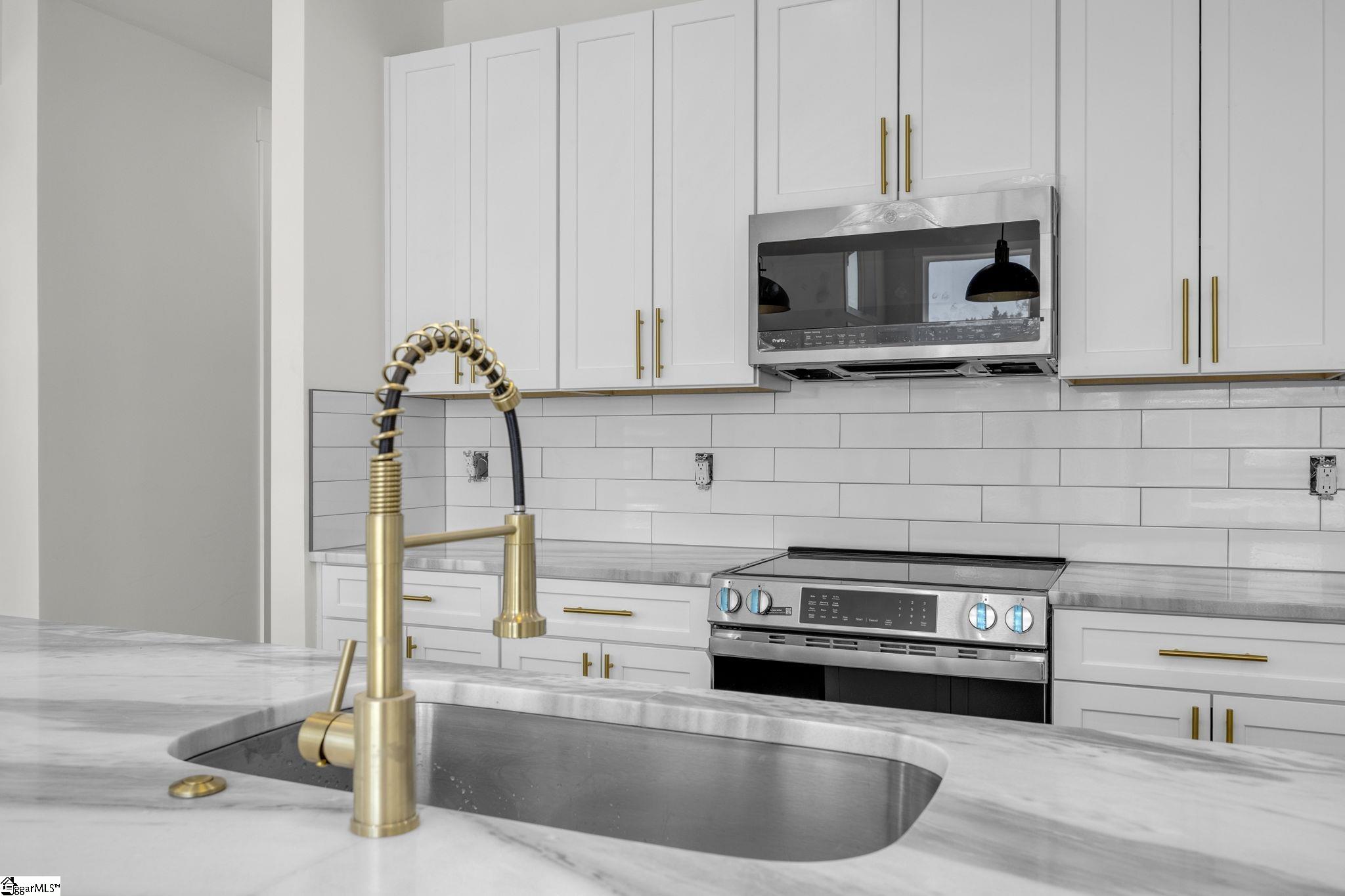 8 Village Crest Drive Greenville, SC 29607 - Photo 18 of 49