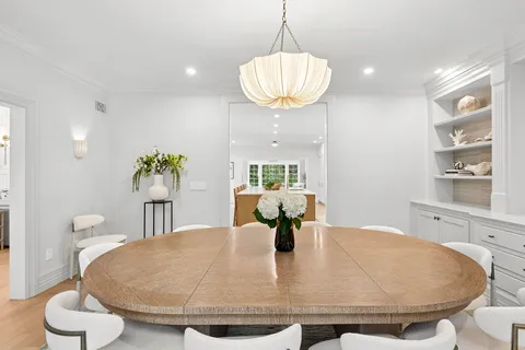 $6,350,000 | 8 Barclay Court, East Hampton, NY 11937
