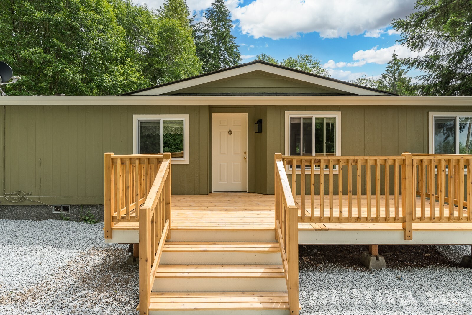 21615 Starbird Road Mount Vernon, WA 98274 - Photo 2 of 29 Gallery Image 2