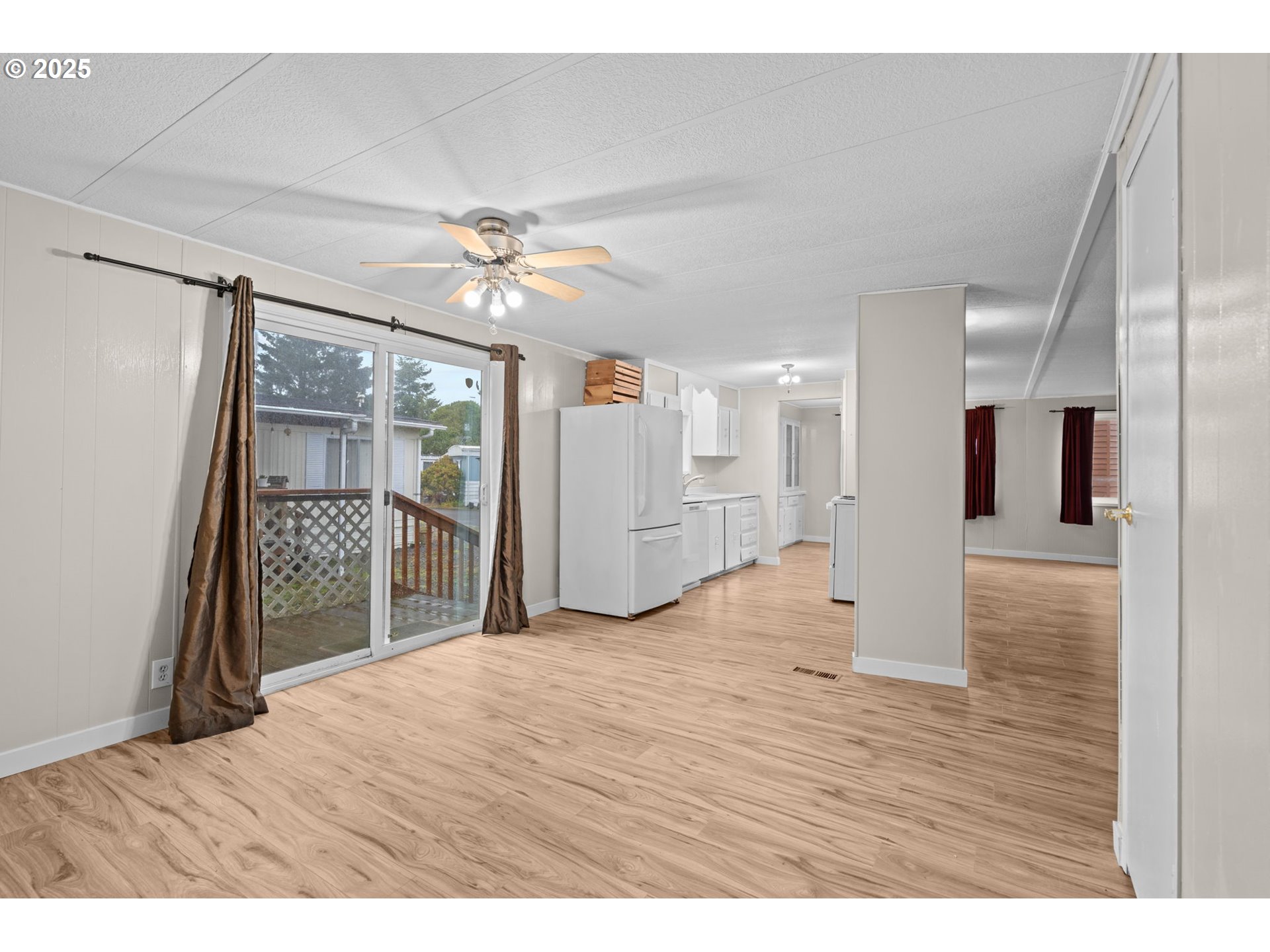 2657 North Highway 101, Unit 6 Seaside, OR 97138 - Photo 6 of 13 a big room with wooden floor and a kitchen