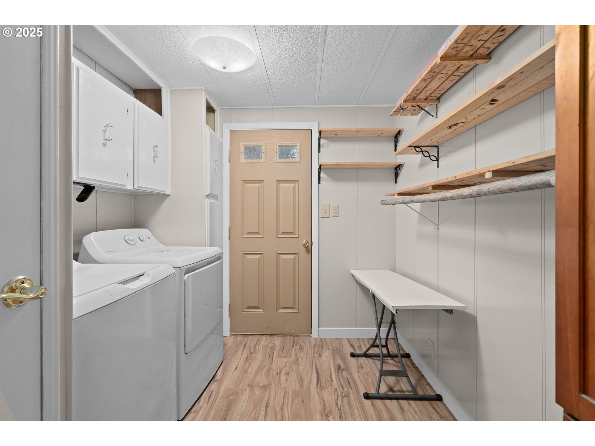 2657 North Highway 101, Unit 6 Seaside, OR 97138 - Photo 7 of 13 a bathroom with a sink toilet and shower