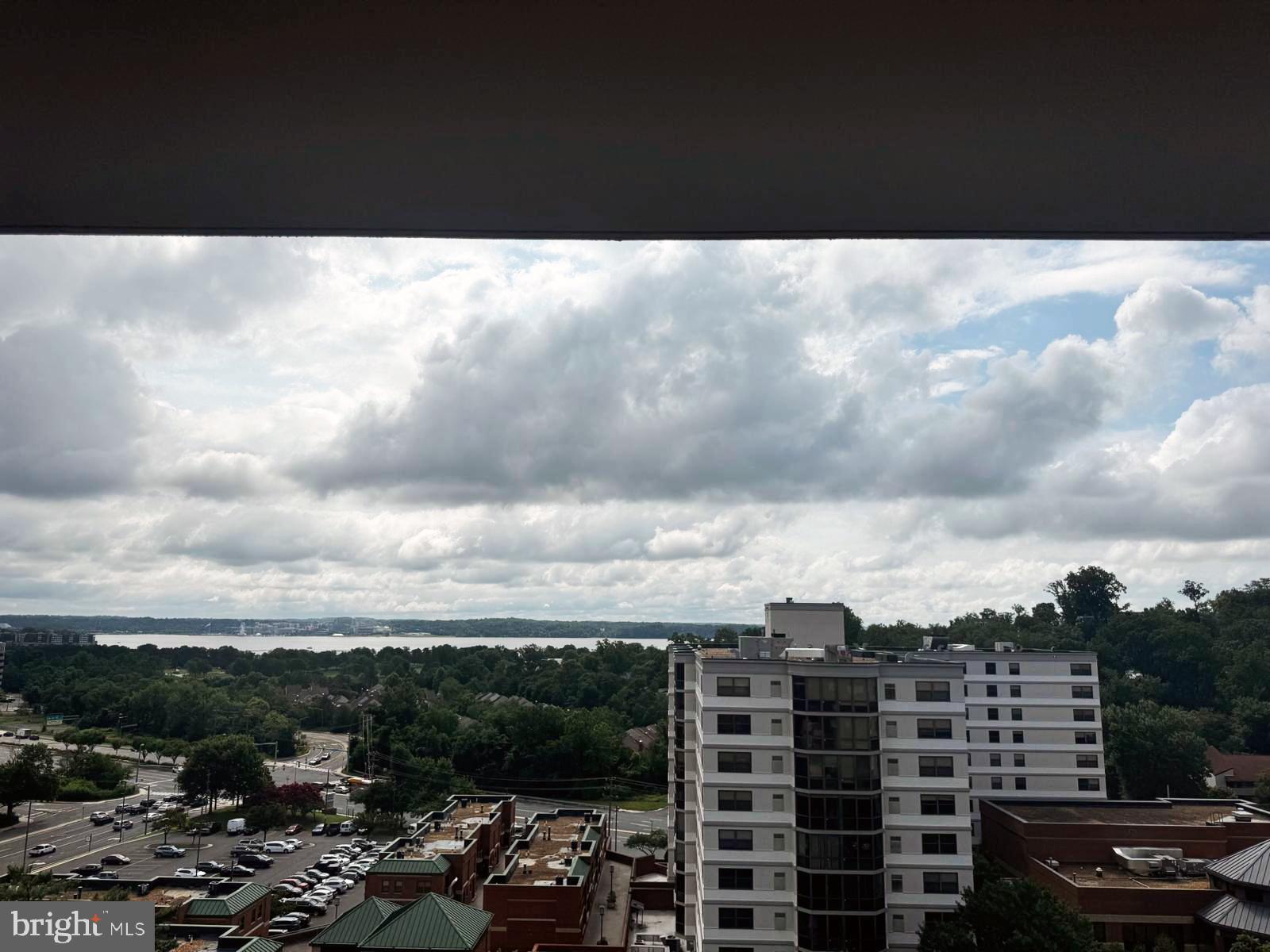 2059 Huntington Avenue, Unit 1101 Alexandria, VA 22303 - Photo 23 of 35 a picture of city view