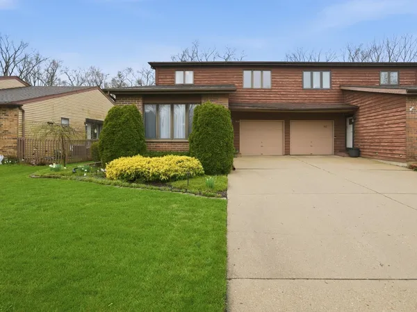 $404,999 | 312 Brookdale Drive, Unit A, Bloomingdale, IL 60108