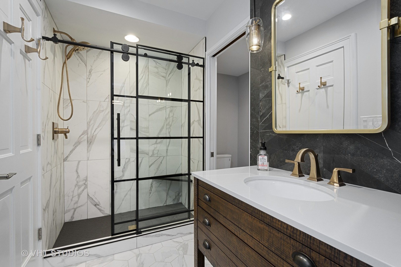 6814 Red Barn Road Crystal Lake, IL 60012 - Photo 33 of 50 a bathroom with a shower sink and mirror