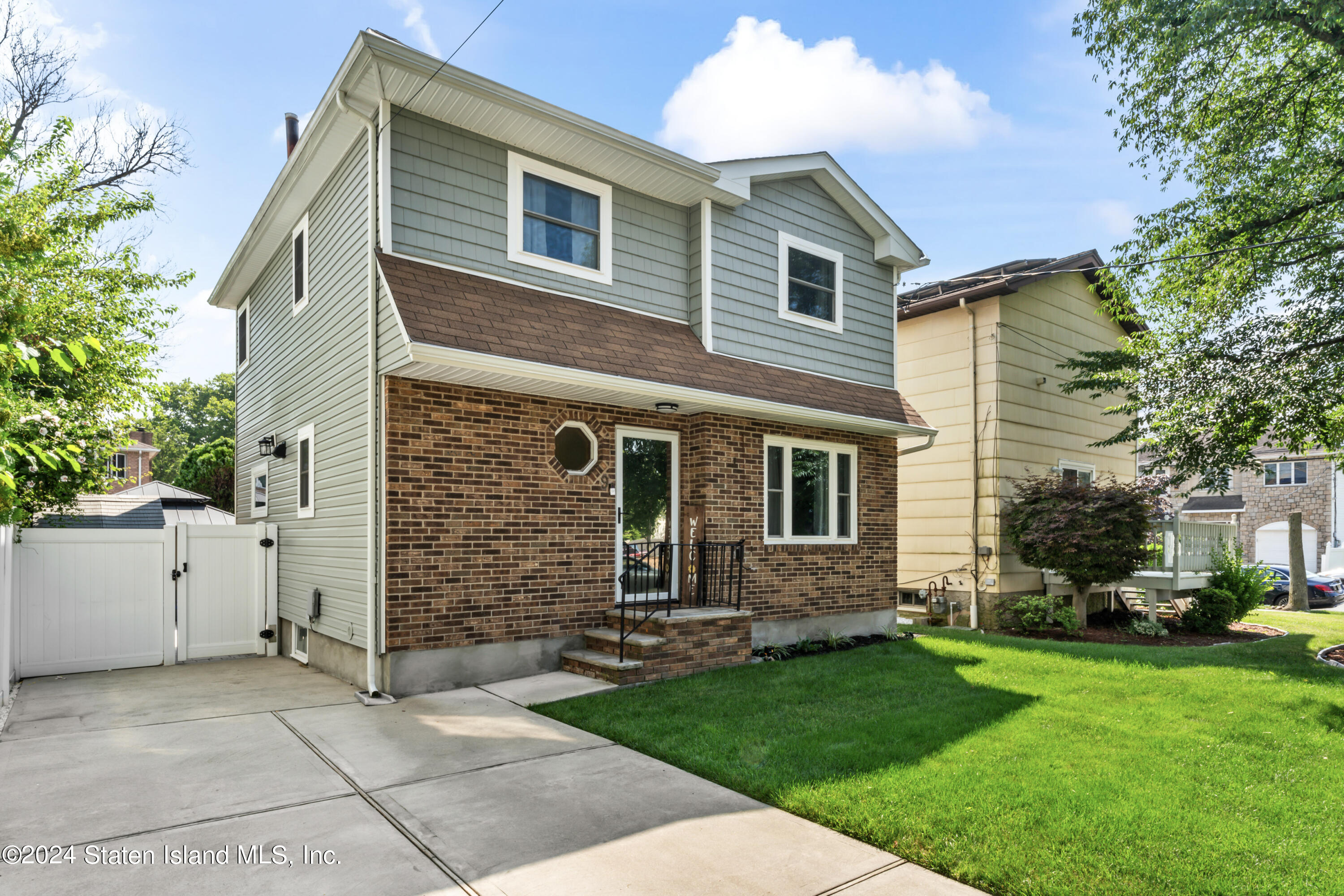 91 Allen Place Staten Island, NY 10312 - Photo 2 of 47 WELCOME HOME