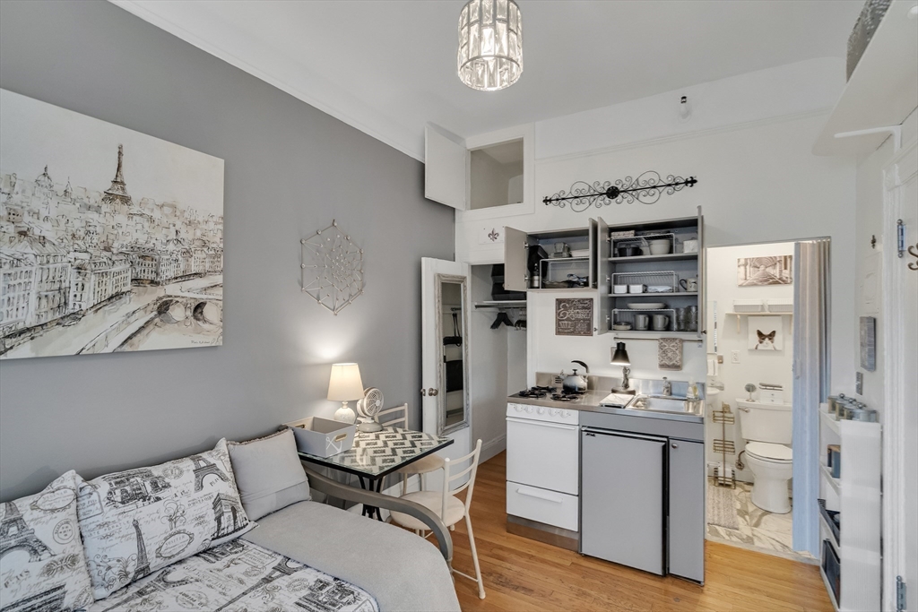 290 Commonwealth Avenue, Unit 8 Boston, MA 02115 - Photo 15 of 32 a bedroom with a bed furniture and decor