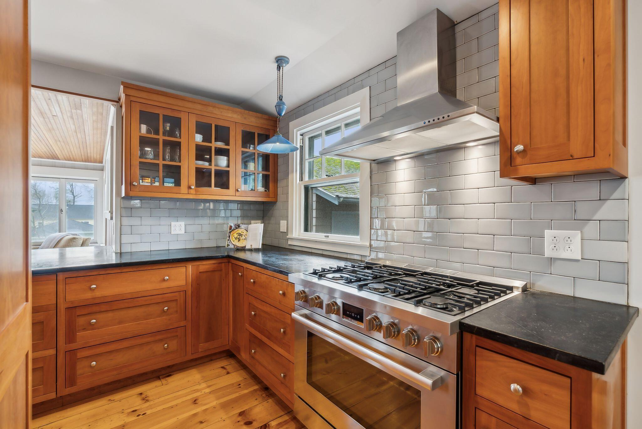 160 Craigie Street Portland, ME 04102 - Photo 12 of 34 Gas Range