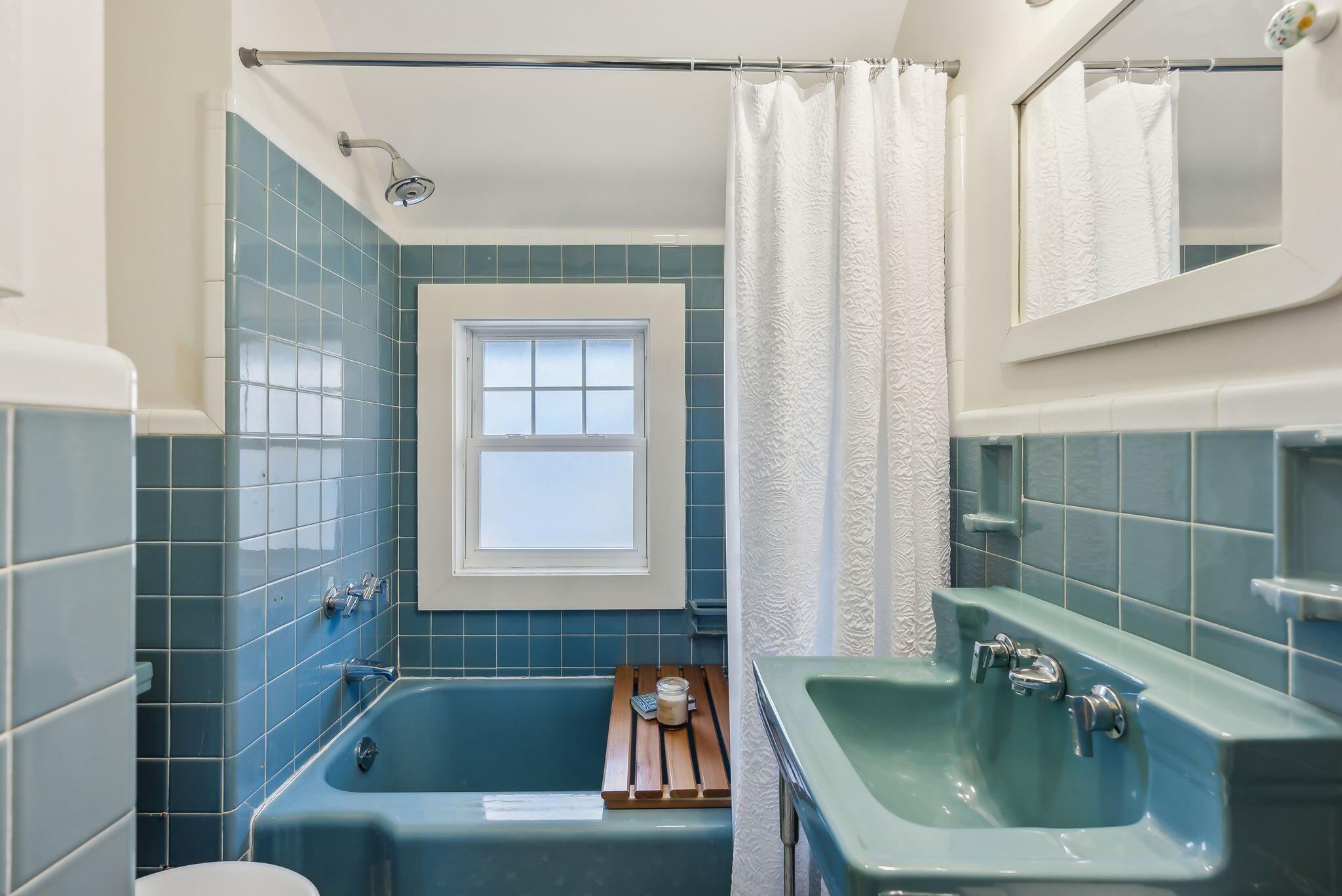 160 Craigie Street Portland, ME 04102 - Photo 22 of 34 Full Bathroom