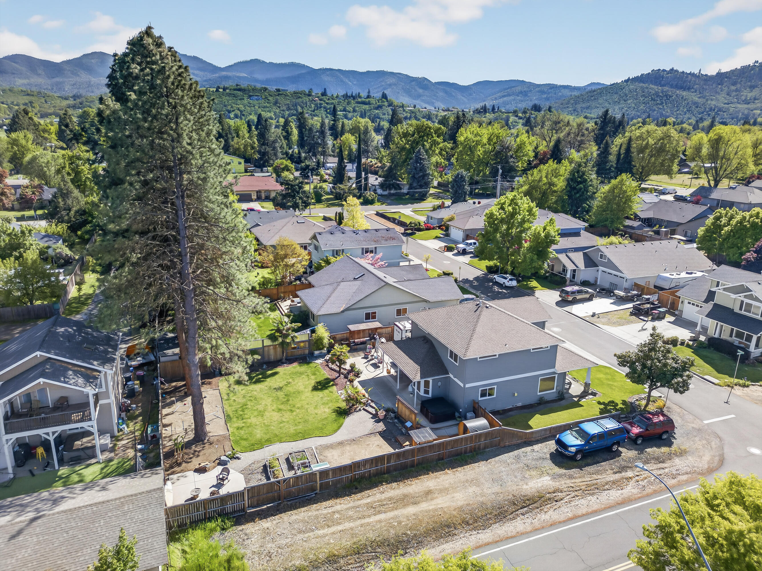 2011 Spruce Way Medford, OR 97501 - Photo 26 of 26 45-45