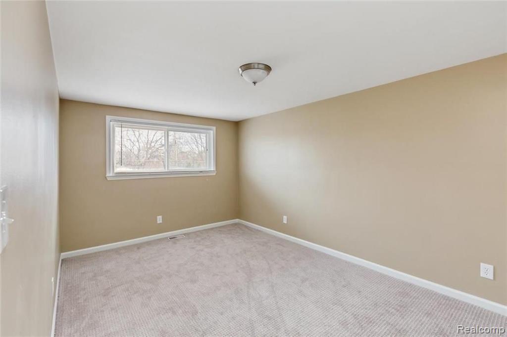 16448 Riverside Street Livonia, MI 48154 - Photo 16 of 25