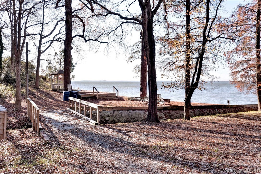 122 Selden Road Newport News, VA 23606 - Photo 33 of 38 Beach access within the neighborhood