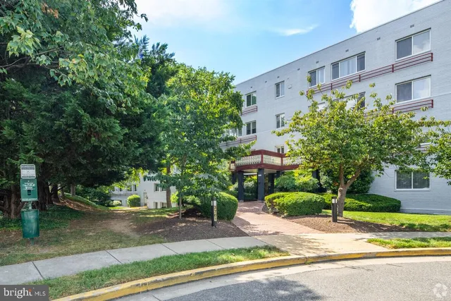 $249,000 | 3601 5th Street South, Unit 203, Arlington, VA 22204