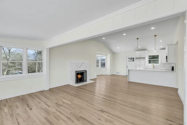 $799,999 | 33 Oceanview Road, Hampton Bays, NY 11946