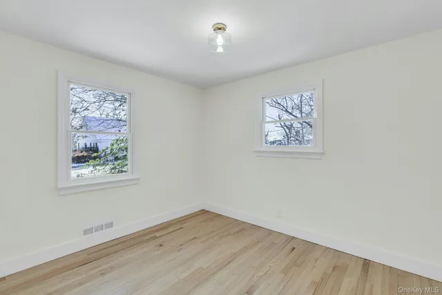 $799,999 | 33 Oceanview Road, Hampton Bays, NY 11946