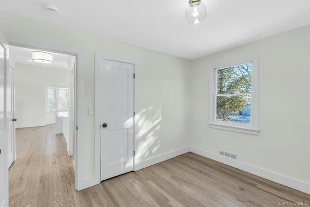 $799,999 | 33 Oceanview Road, Hampton Bays, NY 11946