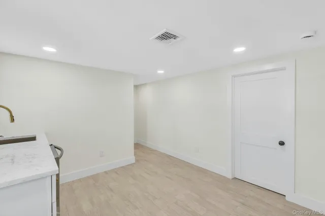 $799,999 | 33 Oceanview Road, Hampton Bays, NY 11946