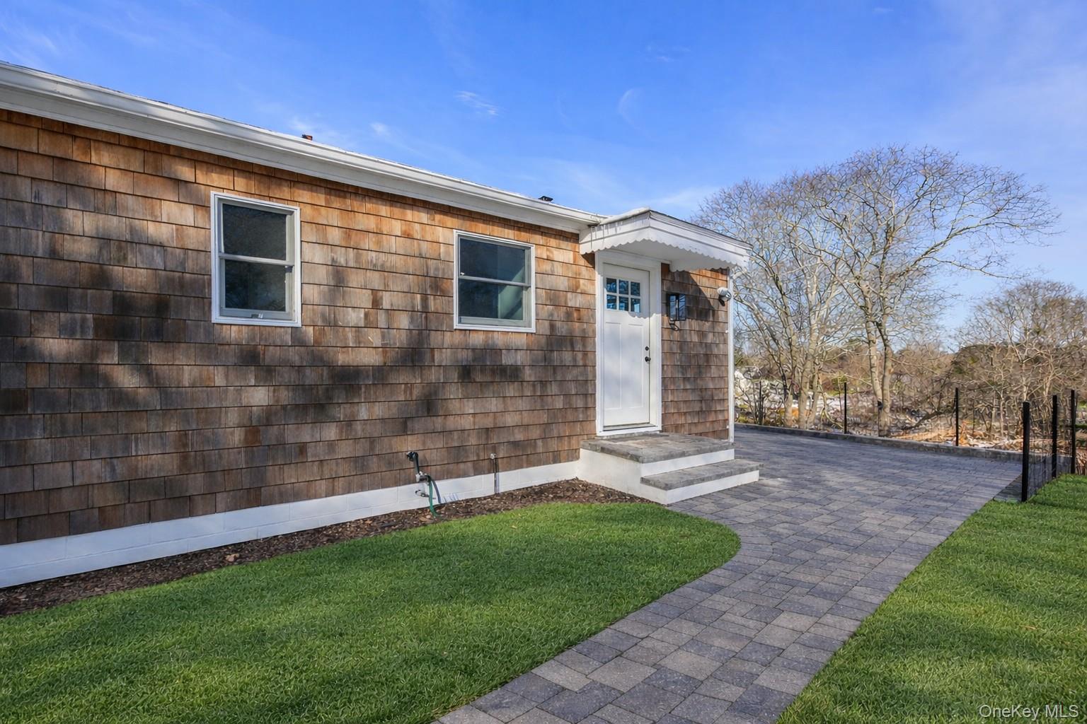 33 Oceanview Road Hampton Bays, NY 11946 - Photo 2 of 31