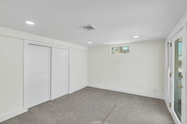 $799,999 | 33 Oceanview Road, Hampton Bays, NY 11946