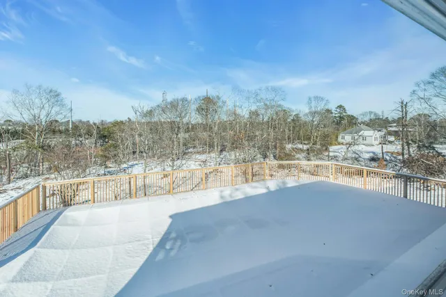 $799,999 | 33 Oceanview Road, Hampton Bays, NY 11946