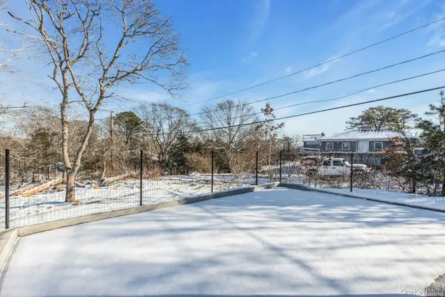 $799,999 | 33 Oceanview Road, Hampton Bays, NY 11946