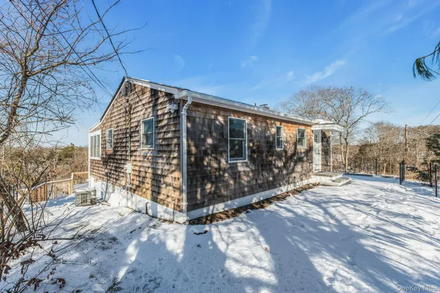 $799,999 | 33 Oceanview Road, Hampton Bays, NY 11946