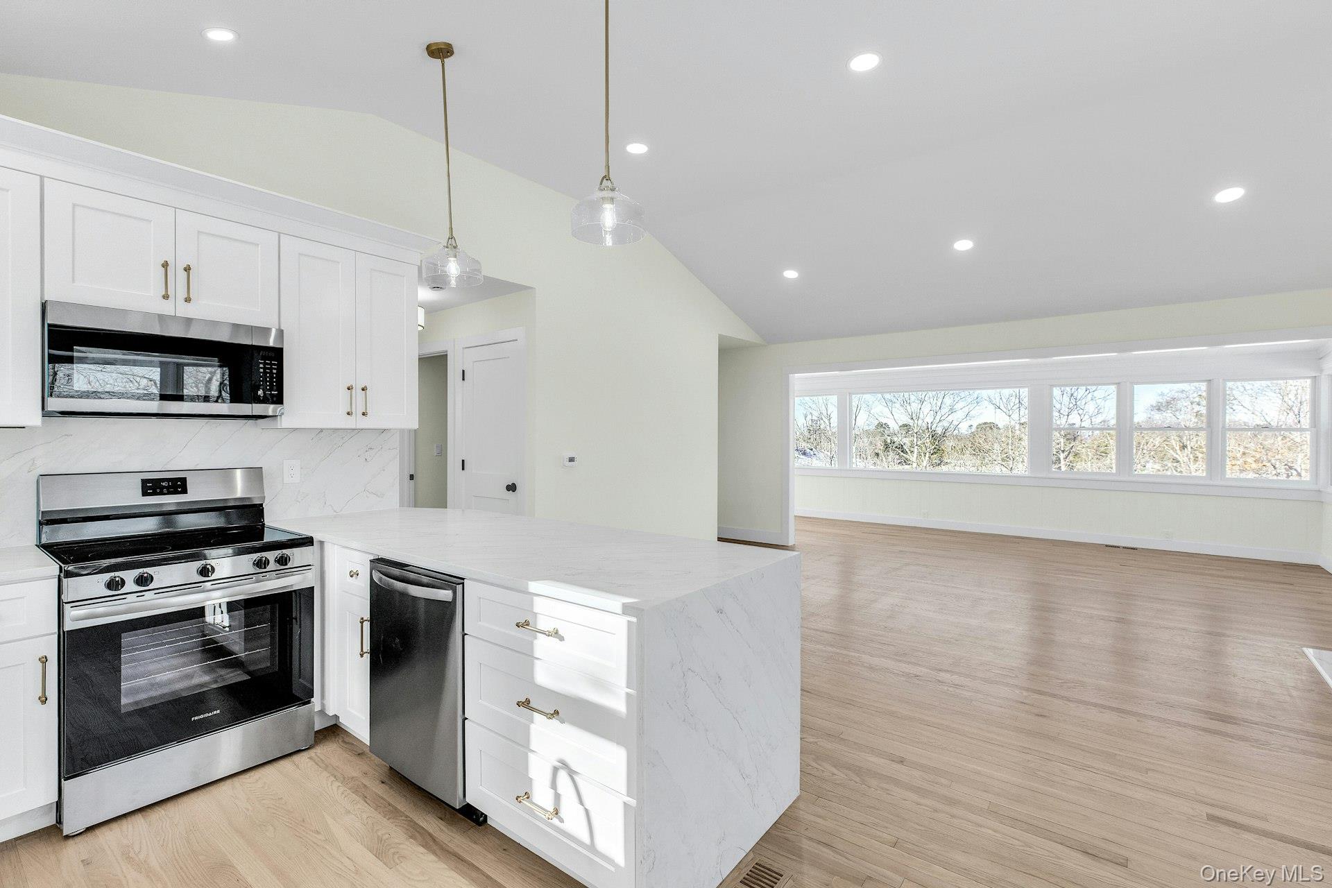 33 Oceanview Road Hampton Bays, NY 11946 - Photo 4 of 30