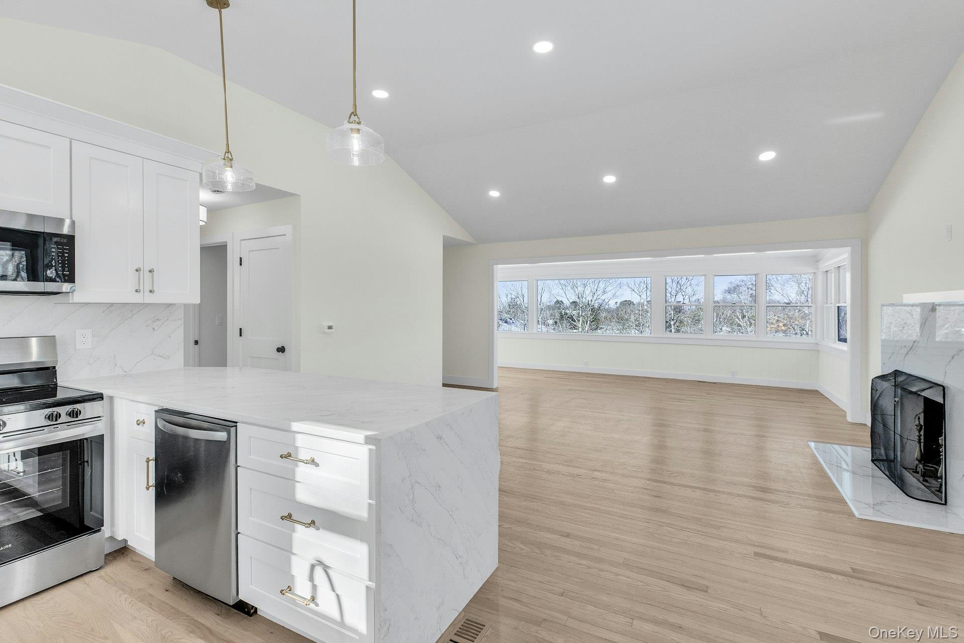 33 Oceanview Road Hampton Bays, NY 11946 - Photo 5 of 30