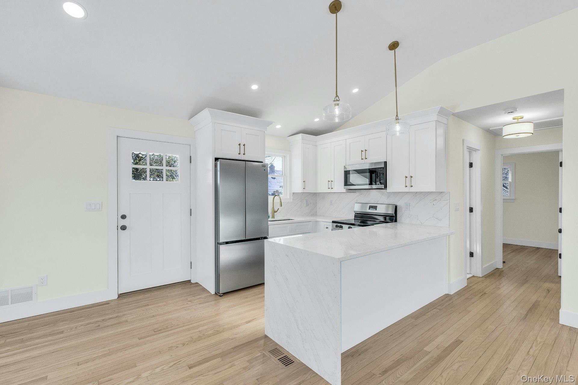 33 Oceanview Road Hampton Bays, NY 11946 - Photo 6 of 30