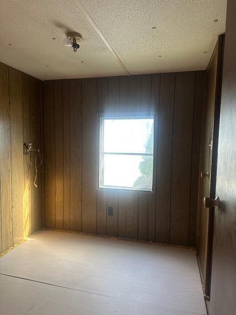 4235-4237 Jordantown Road Vinton, VA 24179 - Photo 12 of 20 an empty room with windows