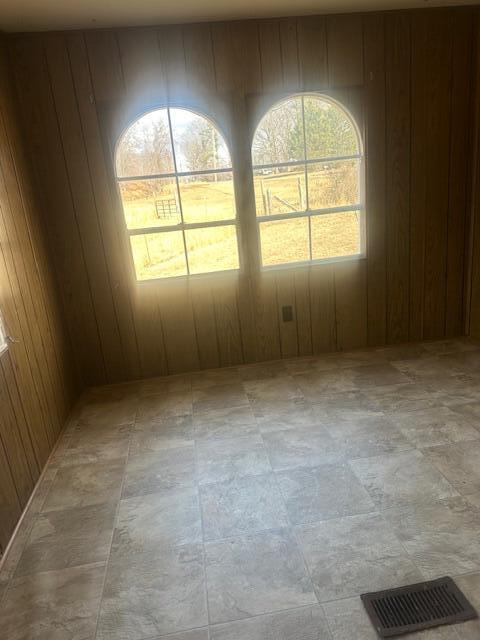 4235-4237 Jordantown Road Vinton, VA 24179 - Photo 9 of 20 an empty room with windows