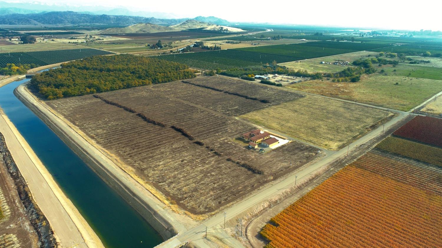 1662 South Alta Avenue Reedley, CA 93654 - Photo 5 of 30 a view of a lake from a balcony