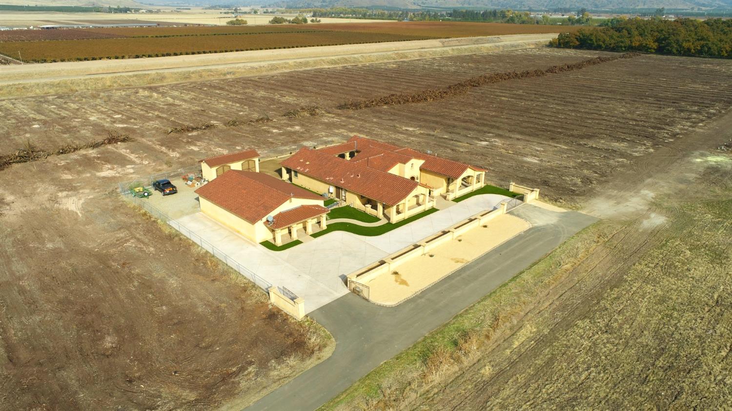 1662 South Alta Avenue Reedley, CA 93654 - Photo 7 of 30 a view of an ocean