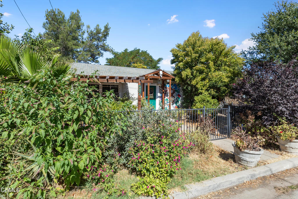 587 Vine Street Oak View, CA 93022 - Photo 3 of 31 2_img_0787