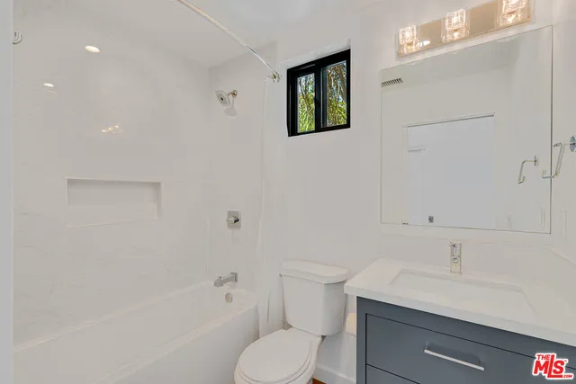 $4,395 | 1339 North Kenmore Avenue, Los Angeles, CA 90027