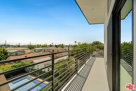 $4,395 | 1339 North Kenmore Avenue, Los Angeles, CA 90027