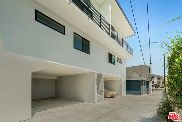 $4,395 | 1339 North Kenmore Avenue, Los Angeles, CA 90027