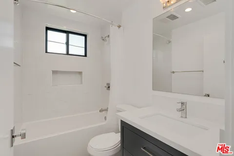 $4,395 | 1339 North Kenmore Avenue, Los Angeles, CA 90027