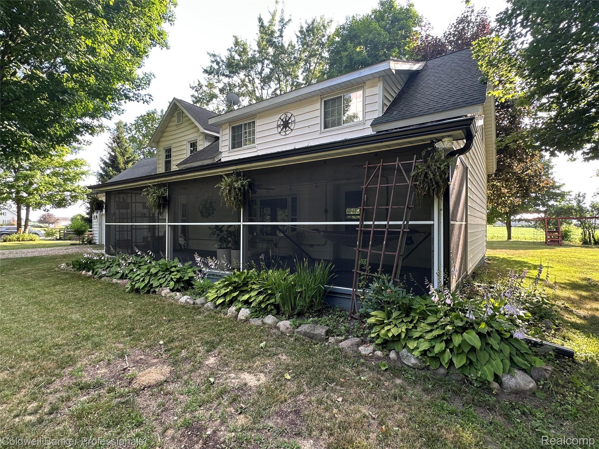 2119 Haines Road Lapeer, MI 48446 - Photo 6 of 39 IMG_8881.jpeg